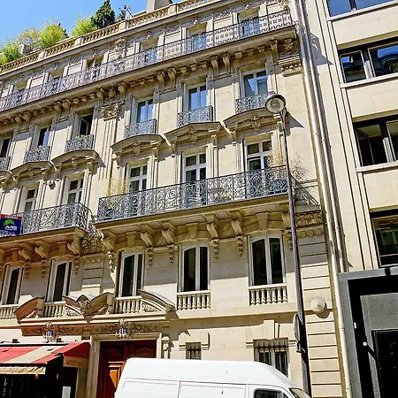Apartment Berri A Paris